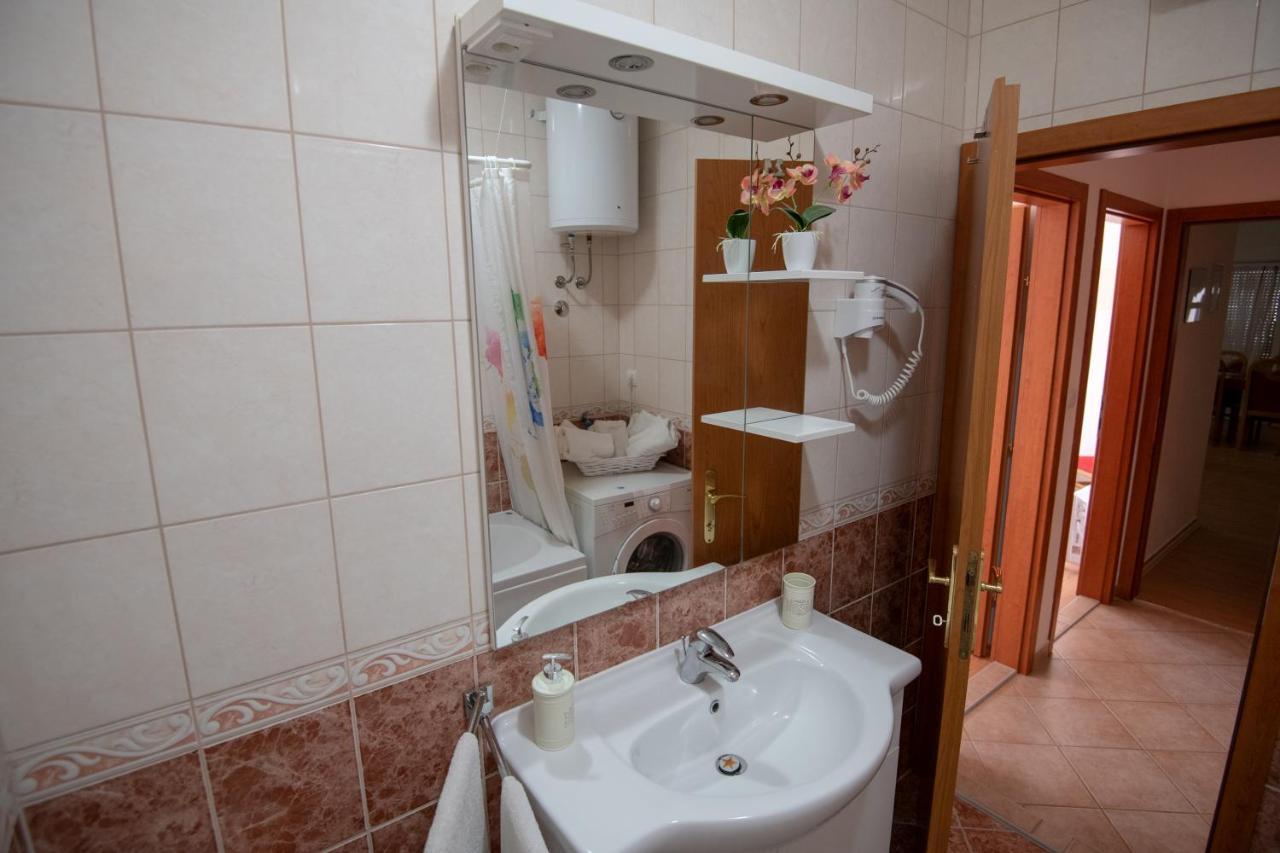 Apartments Mamut Trogir Bagian luar foto