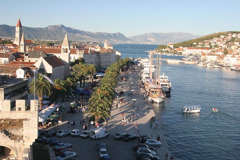 Apartments Mamut Trogir Bagian luar foto