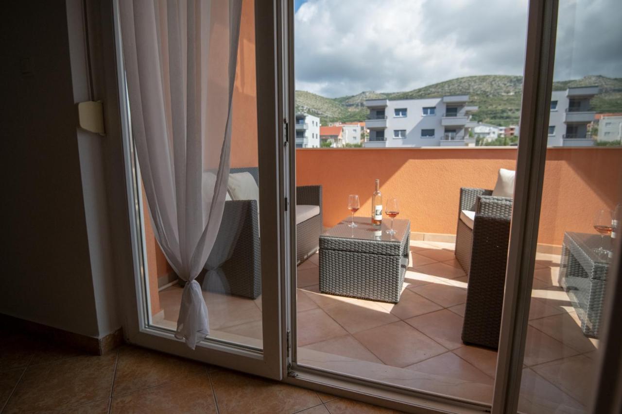Apartments Mamut Trogir Bagian luar foto
