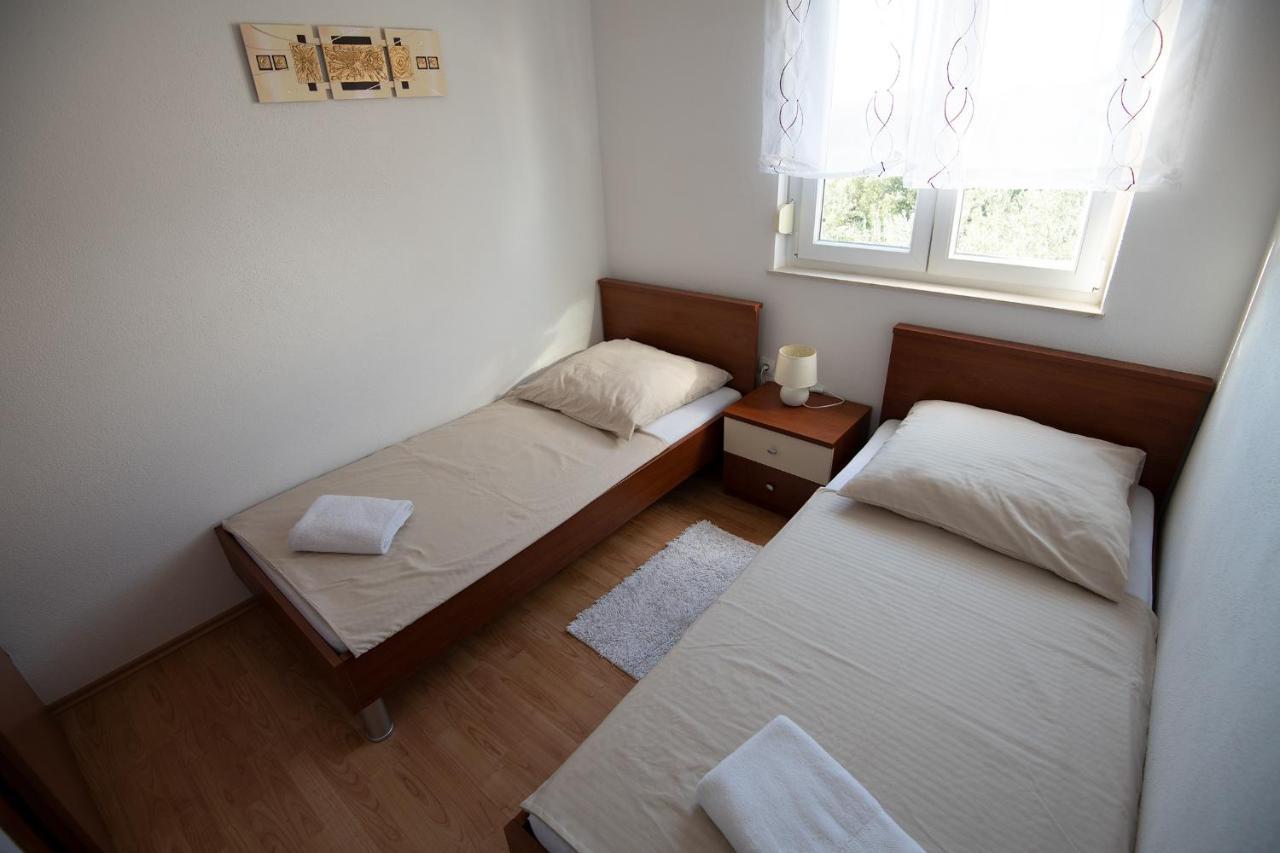 Apartments Mamut Trogir Bagian luar foto