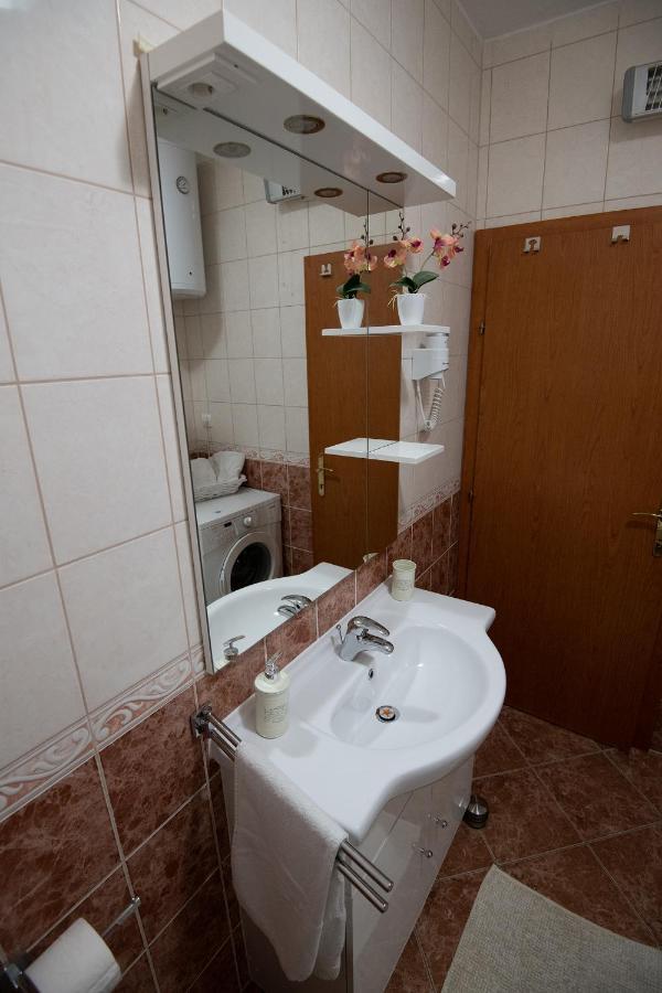 Apartments Mamut Trogir Bagian luar foto