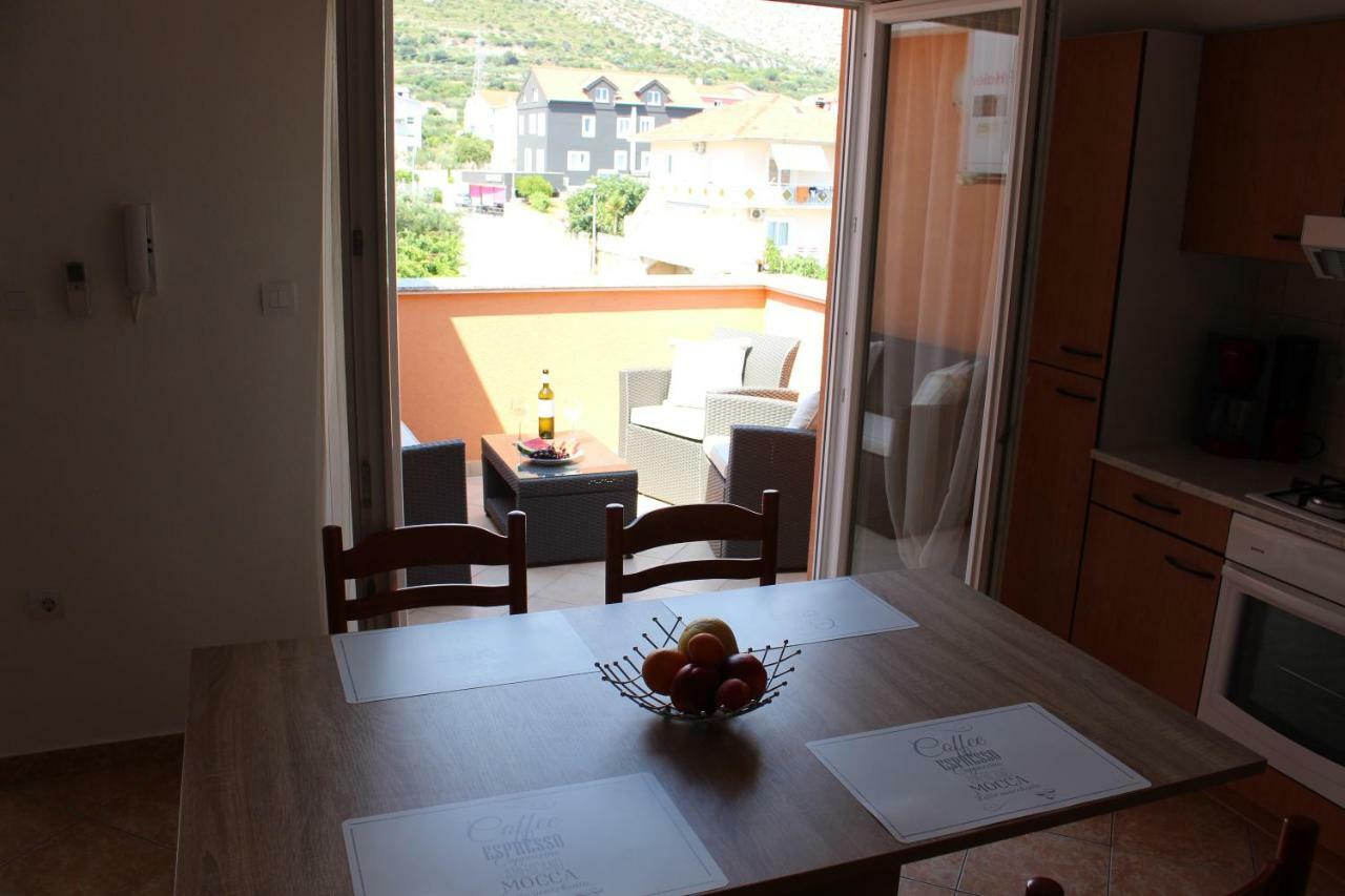Apartments Mamut Trogir Bagian luar foto